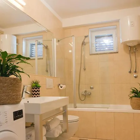 Sandra בית הארחה 3*